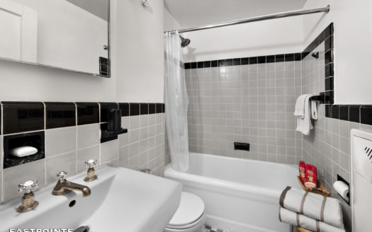 200 West 20th Street, Residence 516