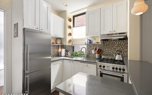 857 Ninth Avenue, Residence 5C