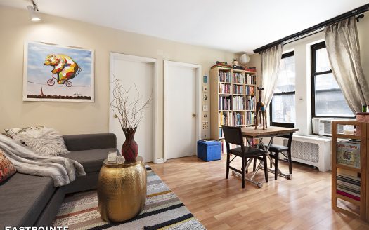 208 Thompson Street, Residence 2