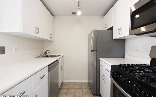 445 West 19th Street, Residence 8A
