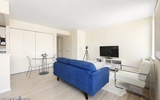 445 West 19th Street, Residence 8A