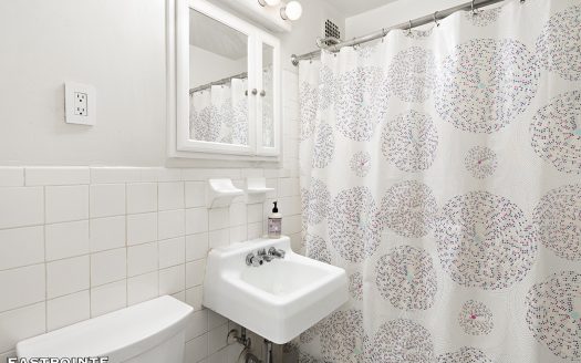 220 West 15th Street, Residence 1A