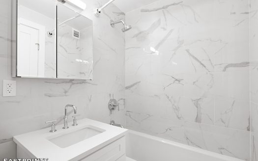 392 Central Park West, Residence 7G