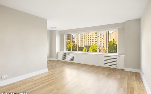 392 Central Park West, Residence 7G