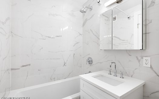 400 Central Park West, Residence 16E