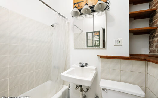 173 Bleecker Street, Residence 18