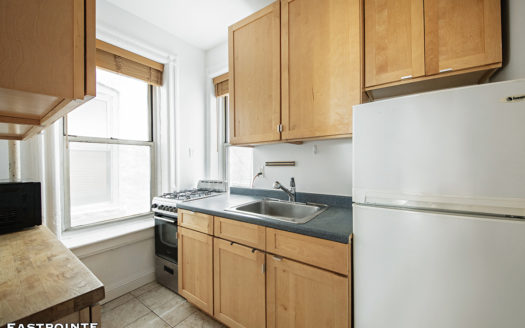 636 East 14th Street, Residence 8